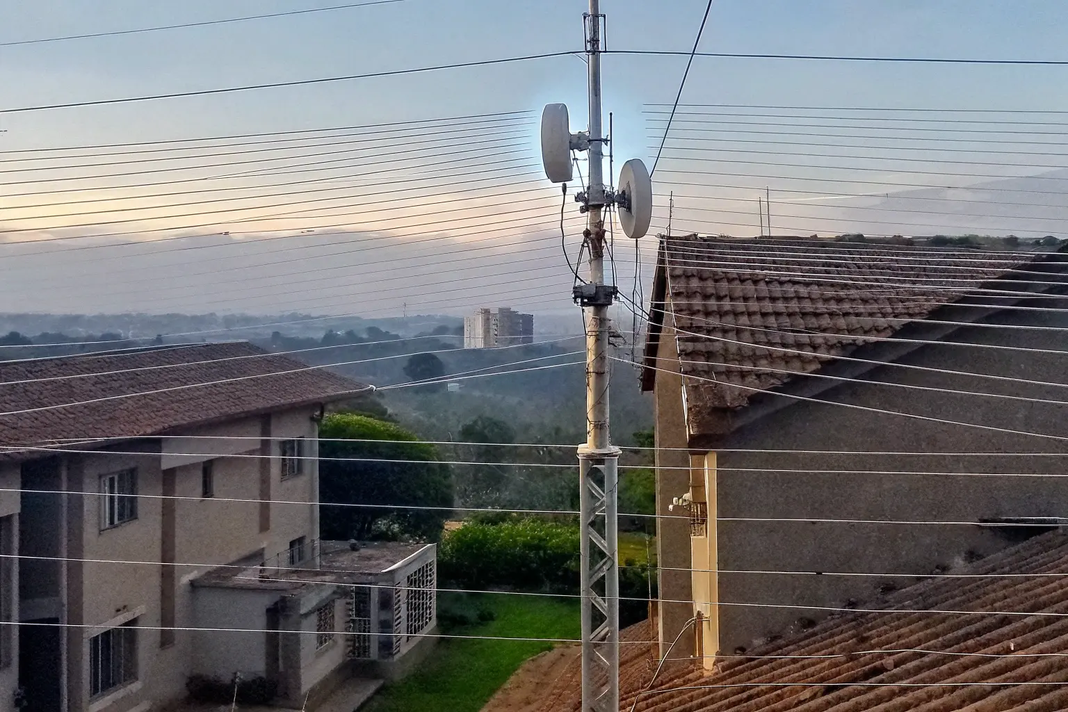 What is the real-world maximum range and throughput integrators can trust from PtMP?